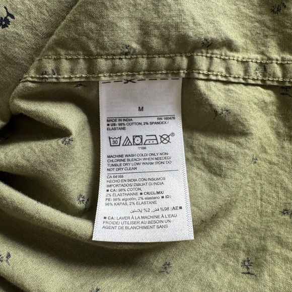 Old Navy Olive Green Patterned Casual Button Down Shirt - Picture 3 of 4